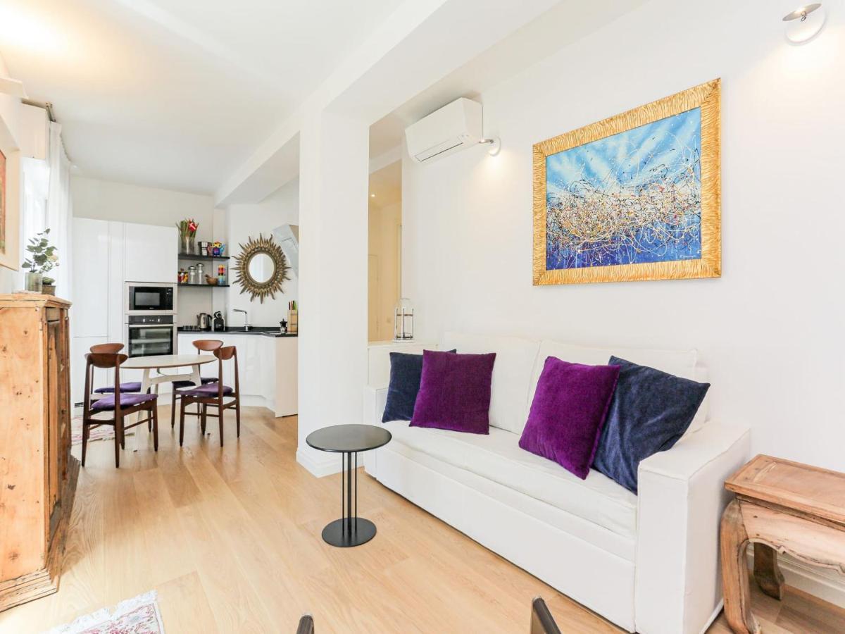 The Rent - With Balcony In Amendola Milano