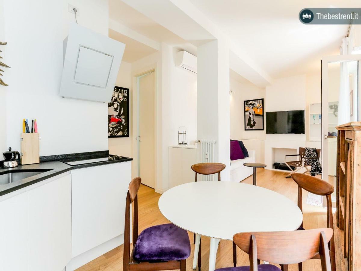 The Rent - With Balcony In Amendola * Milano